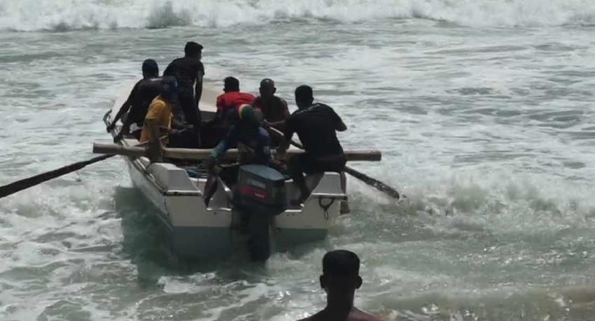 නාවික හමුදා ඩෝරා යාත්‍රාවක් අනතුරට ලක් වෙයි!